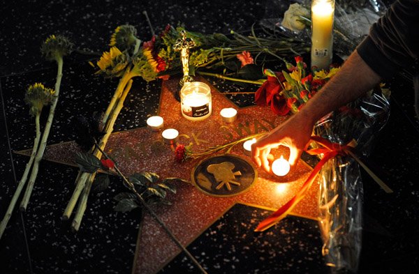 Hollywood Says Goodbye