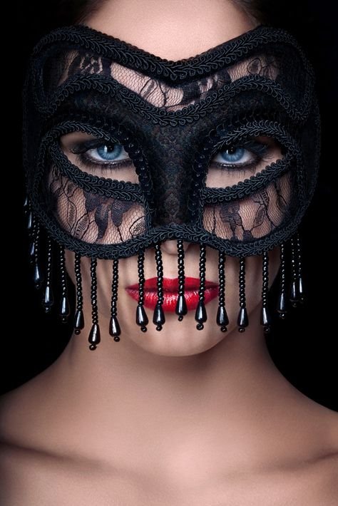 Step 2: The Classic Lace-Mask Look