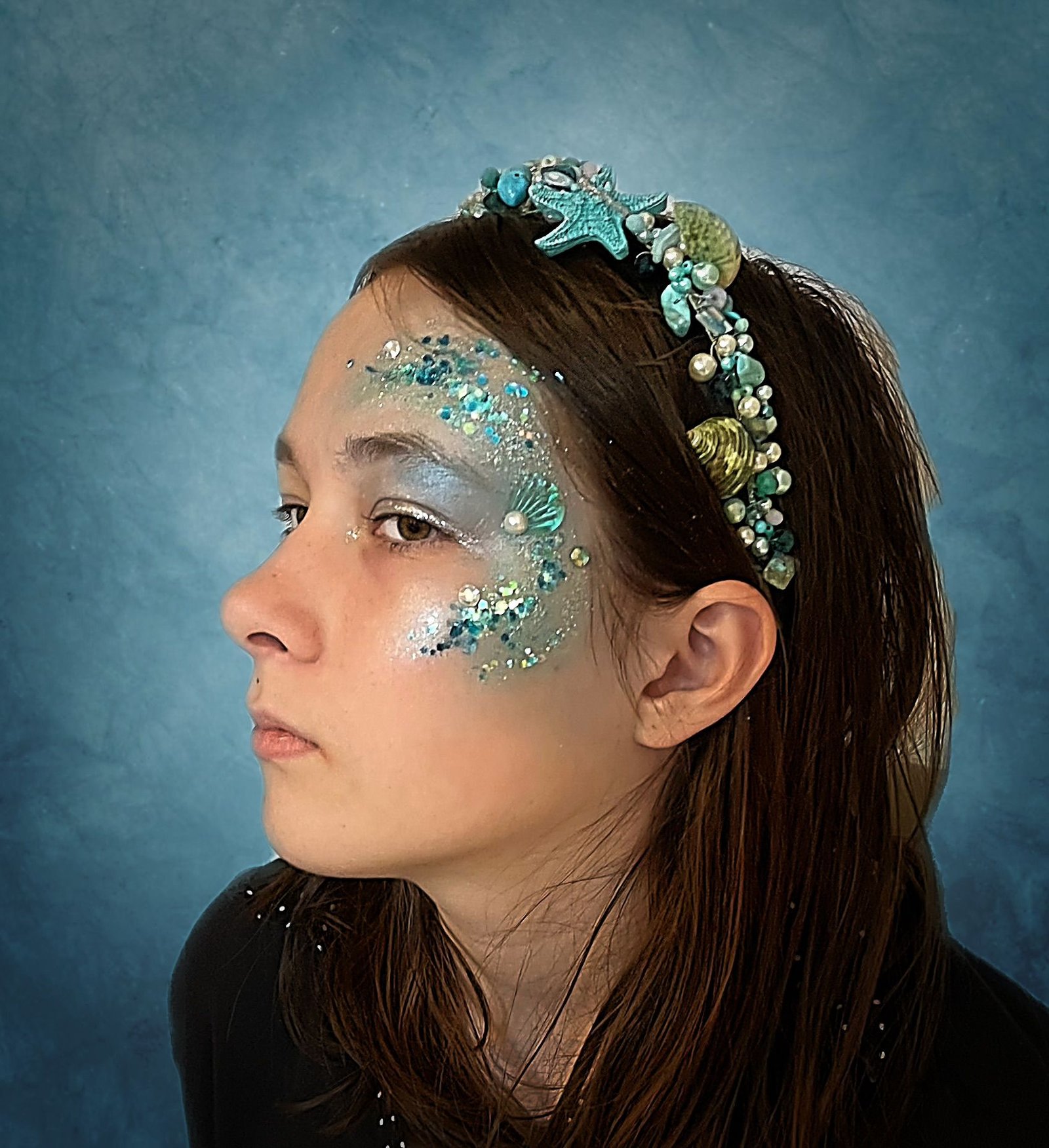 The Glam Upgrade: Pearls, Rhinestones, and Body Glitter