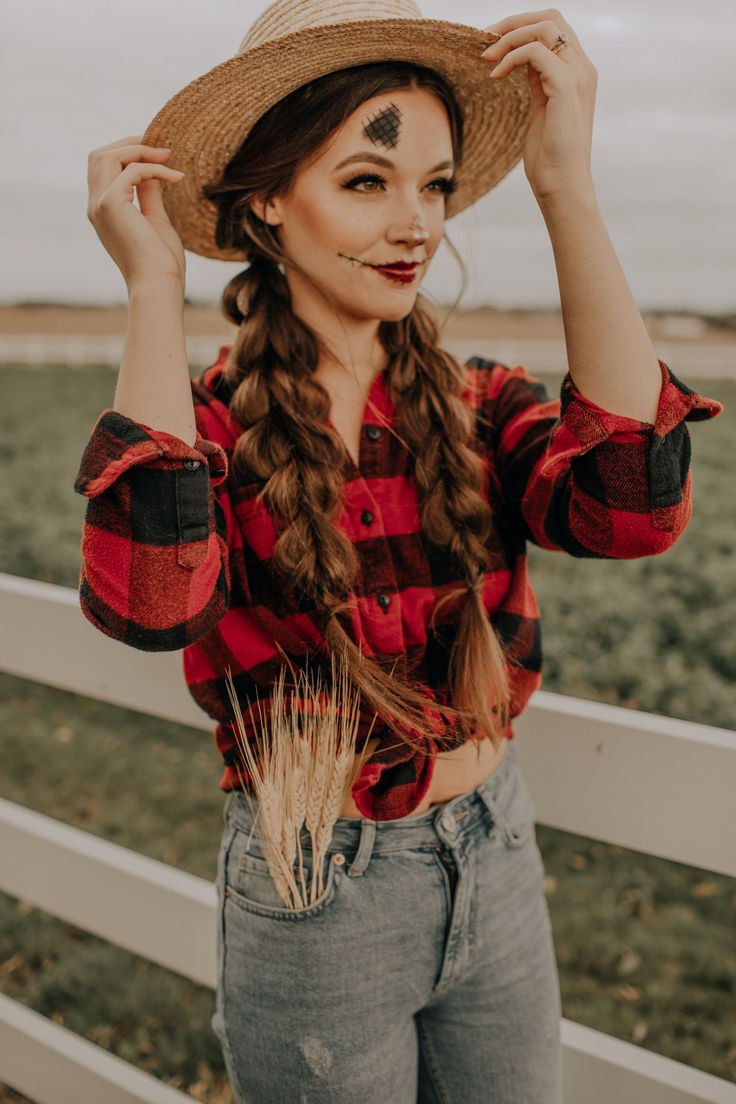 The Outfit: Flannel, Overalls & a Straw Hat