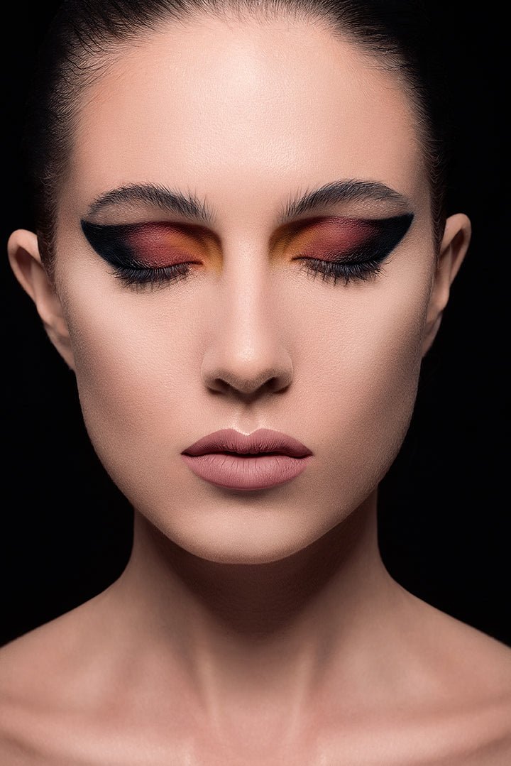 Warm-Toned Color Blocking Around the Eyes